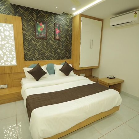 Hotel Rk Fortune Ahmedabad Bagian luar foto