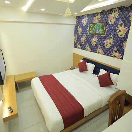 Hotel Rk Fortune Ahmedabad Bagian luar foto