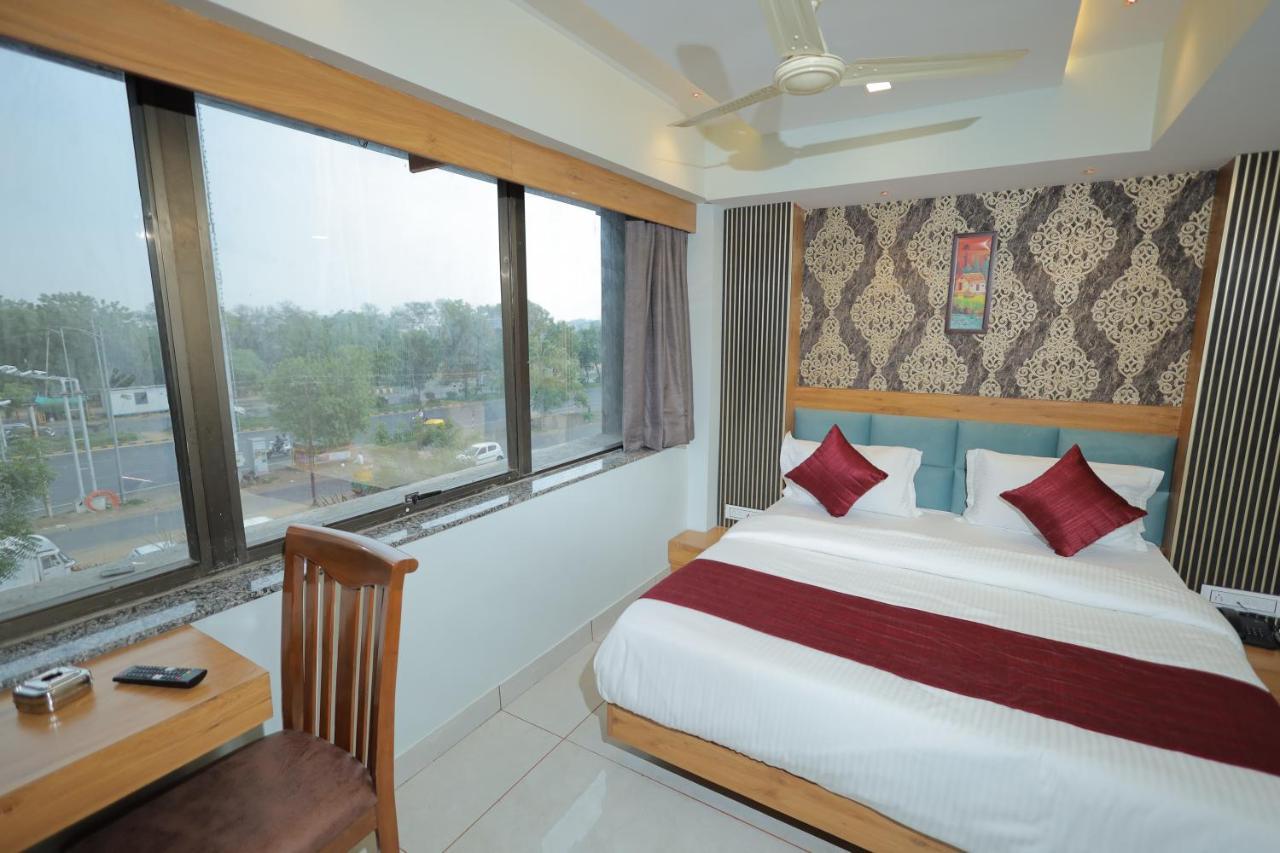 Hotel Rk Fortune Ahmedabad Bagian luar foto