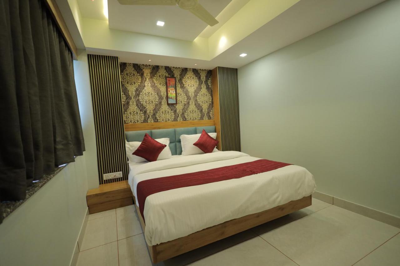 Hotel Rk Fortune Ahmedabad Bagian luar foto