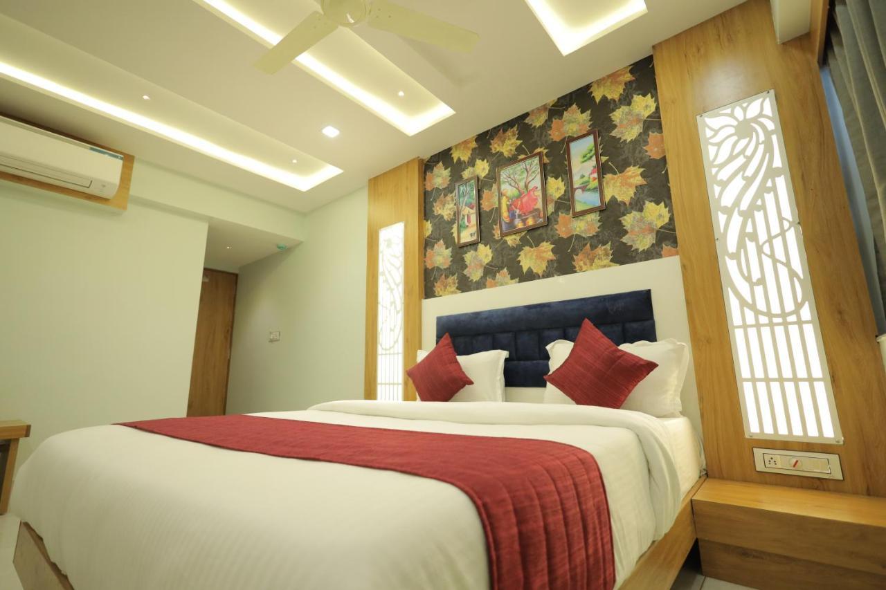 Hotel Rk Fortune Ahmedabad Bagian luar foto
