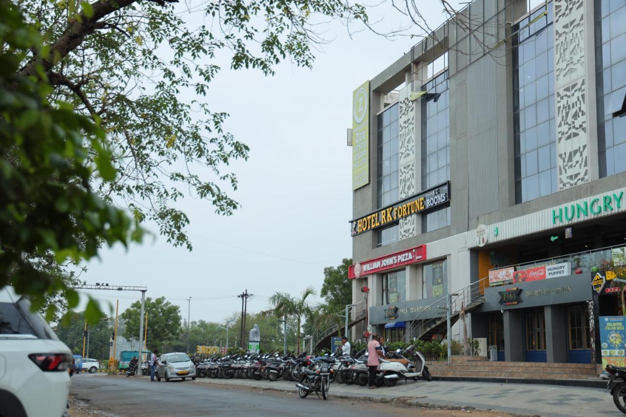 Hotel Rk Fortune Ahmedabad Bagian luar foto
