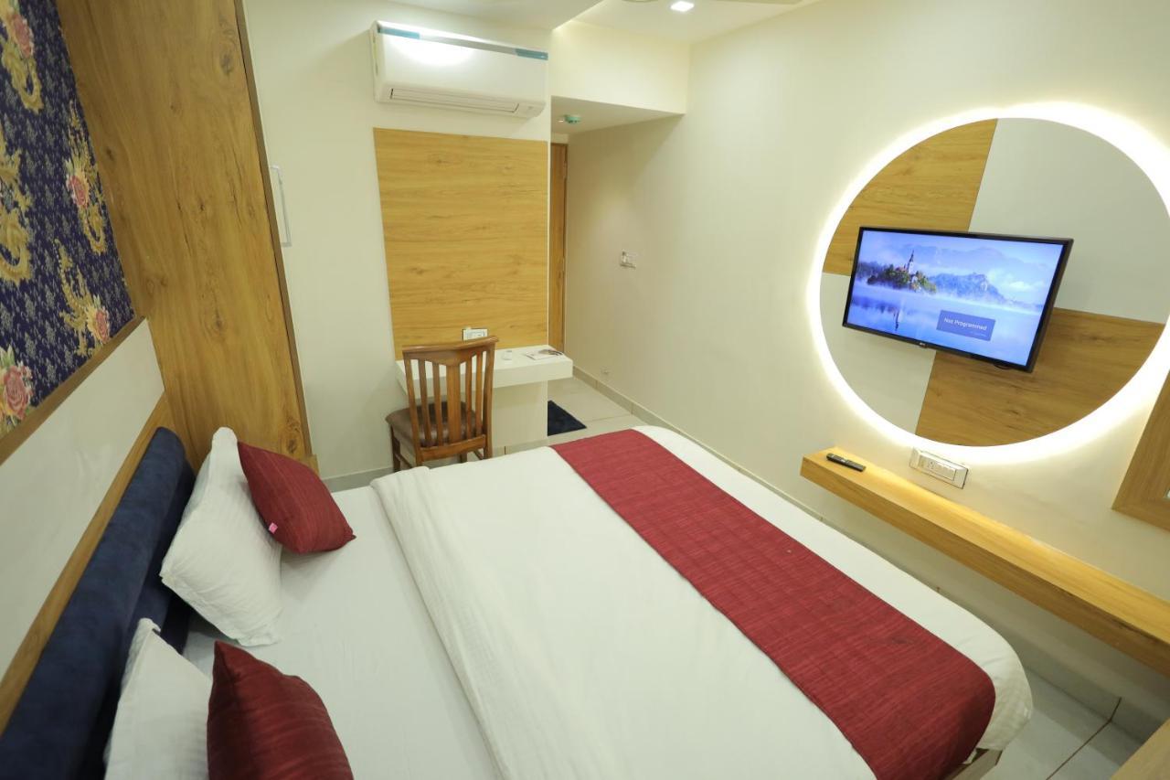 Hotel Rk Fortune Ahmedabad Bagian luar foto