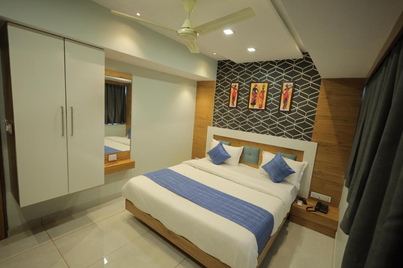 Hotel Rk Fortune Ahmedabad Bagian luar foto