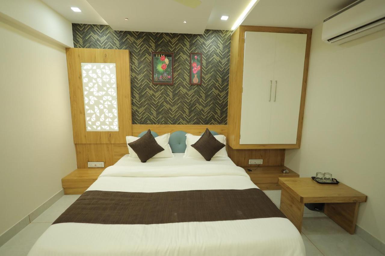 Hotel Rk Fortune Ahmedabad Bagian luar foto