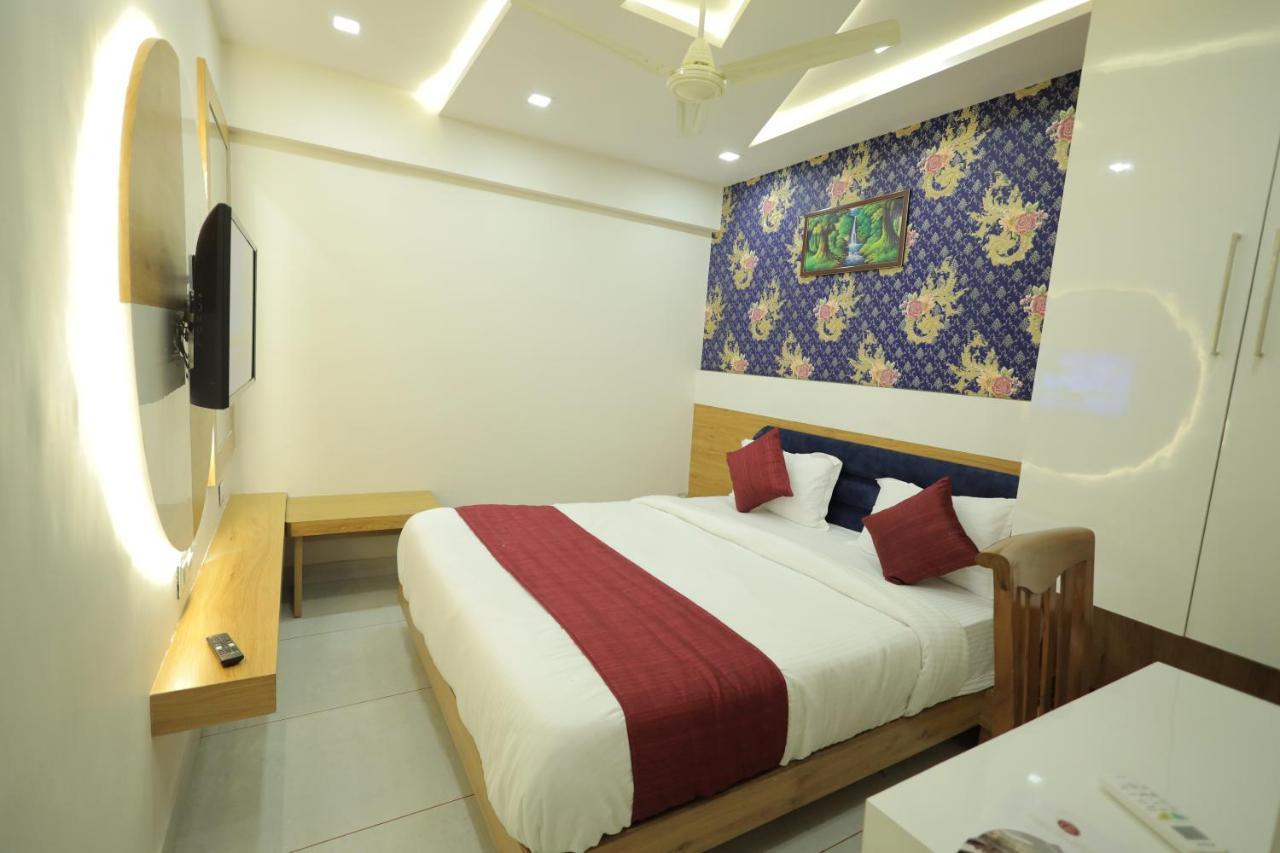 Hotel Rk Fortune Ahmedabad Bagian luar foto