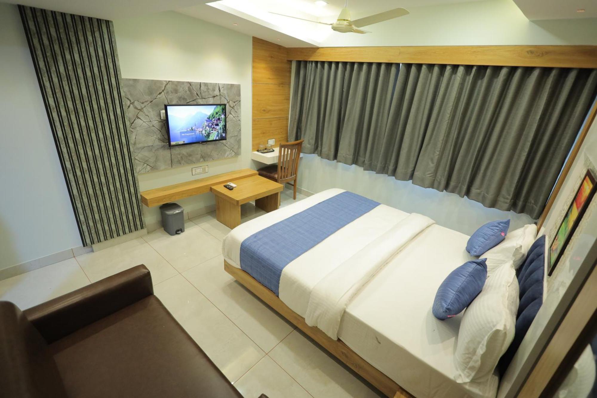 Hotel Rk Fortune Ahmedabad Bagian luar foto