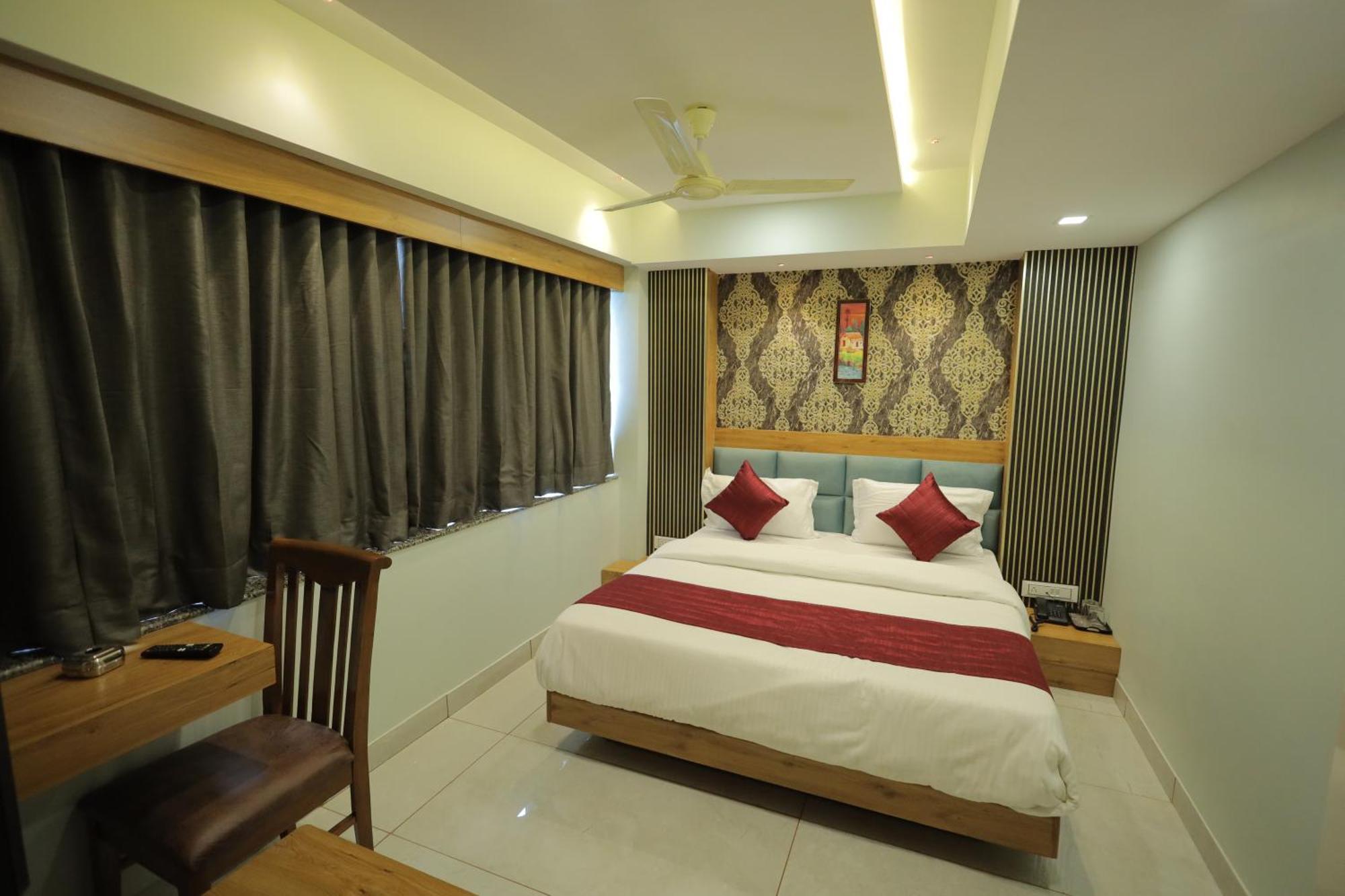 Hotel Rk Fortune Ahmedabad Bagian luar foto