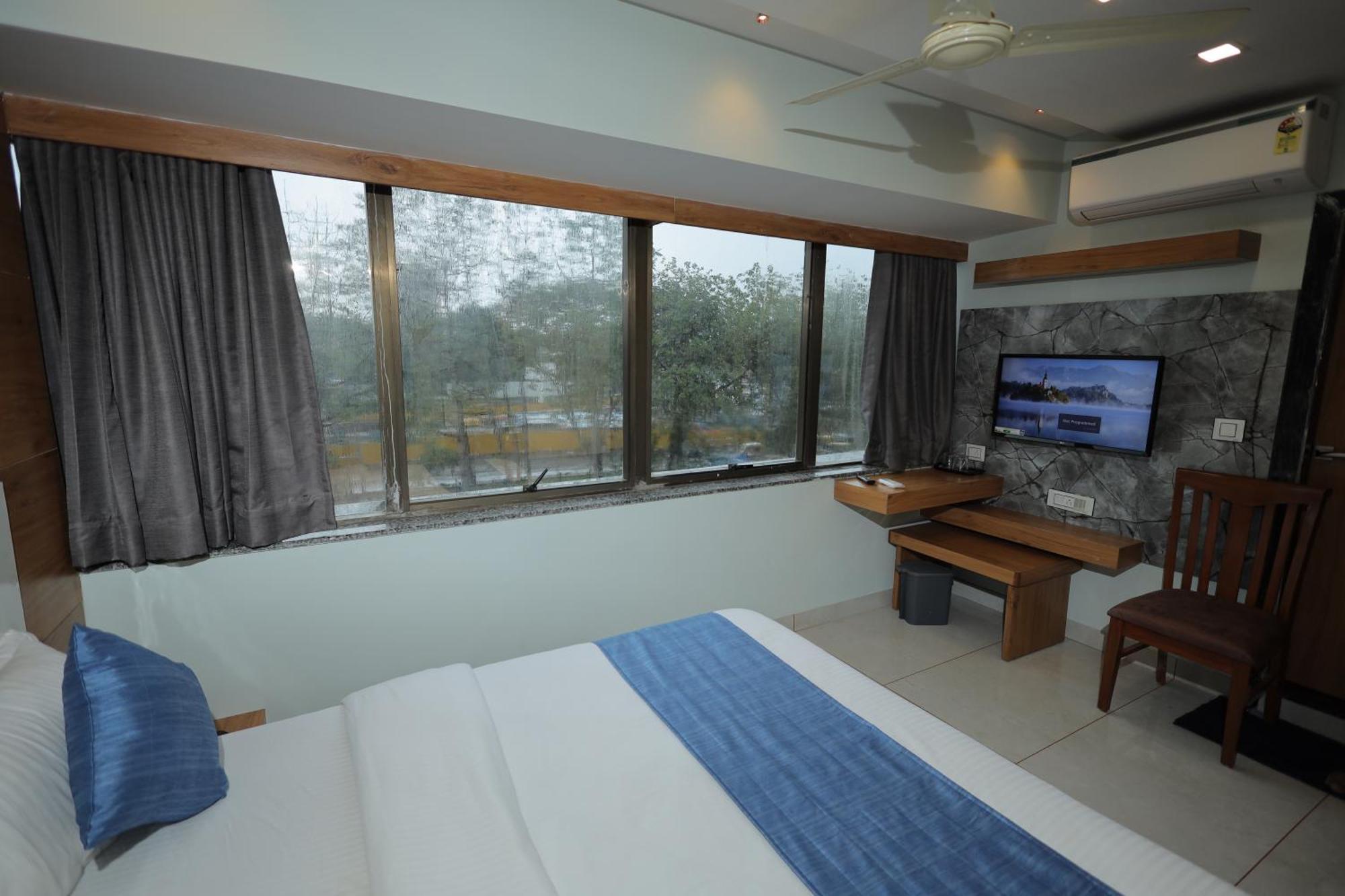 Hotel Rk Fortune Ahmedabad Bagian luar foto