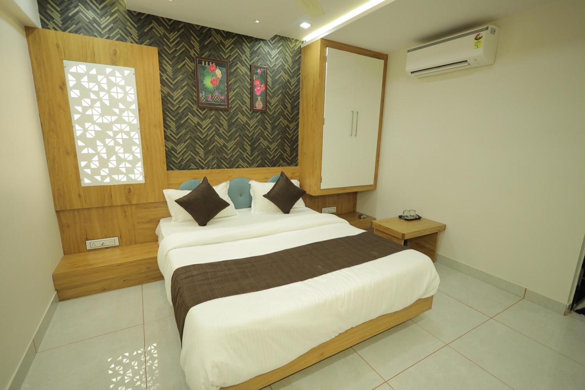 Hotel Rk Fortune Ahmedabad Bagian luar foto